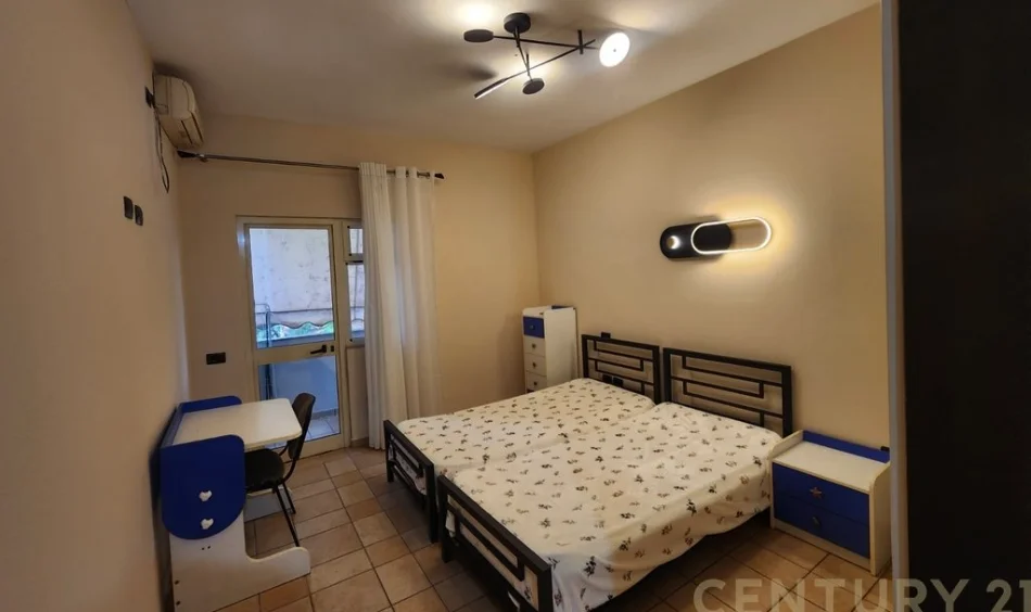Tirane, jepet me qera apartament 1+1+Ballkon Kati 4, 55 m² 450 € (Rruga e Kavajes)
