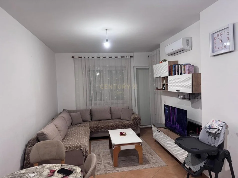 Tirane, jepet me qera apartament 1+1 Kati 3, 76 m² 400 € 
