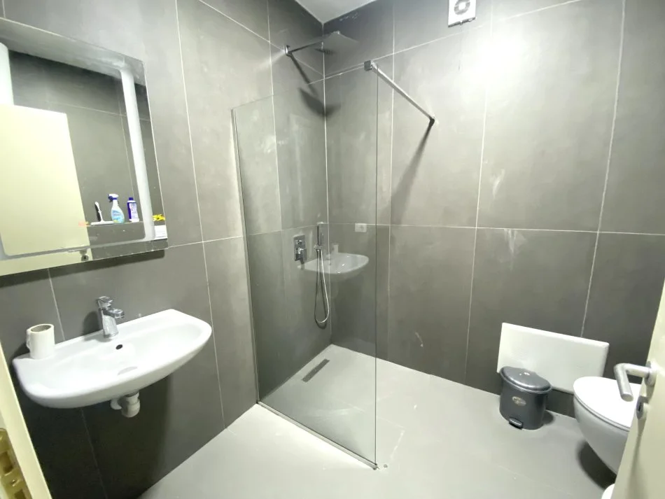 APARTAMENT 1+1+ POST PARKIMI PER QIRA