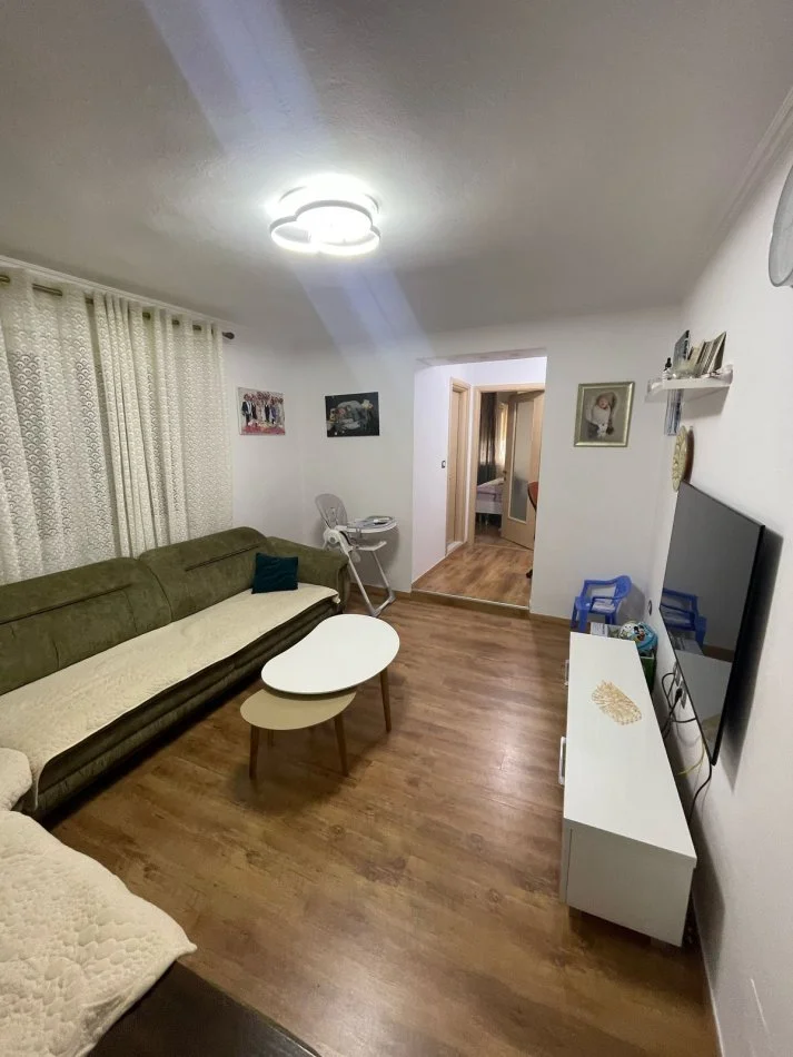 Tirane, jepet me qera apartament 2+1+Ballkon Kati 5, 80 m² 600 € (Mine peza)