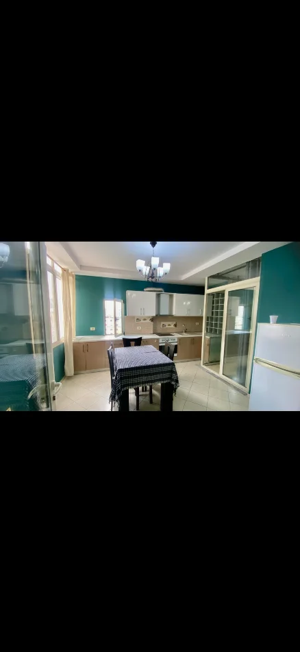 Tirane, jepet me qera apartament 1+1 Kati 7, 550 € (Rruga Gjeneral Rrahman Parllaku)