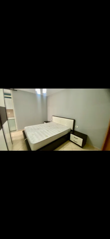 Tirane, jepet me qera apartament 1+1 Kati 7, 550 € (Rruga Gjeneral Rrahman Parllaku)