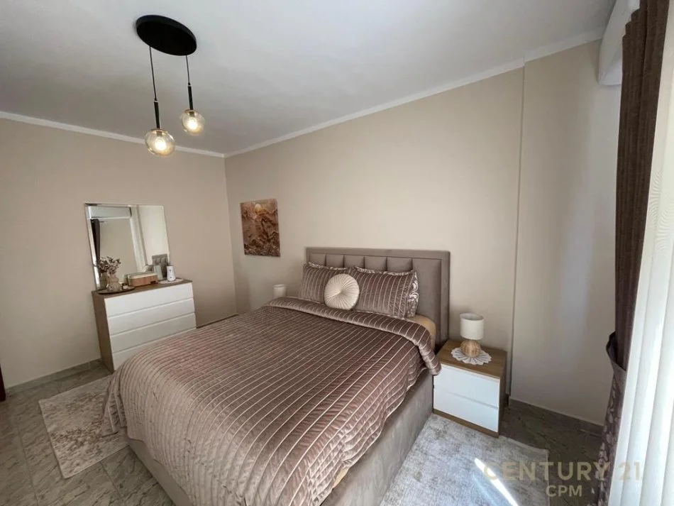 Tirane, jepet me qera 2+1 Kati 3, 98 m² 1.100 € 