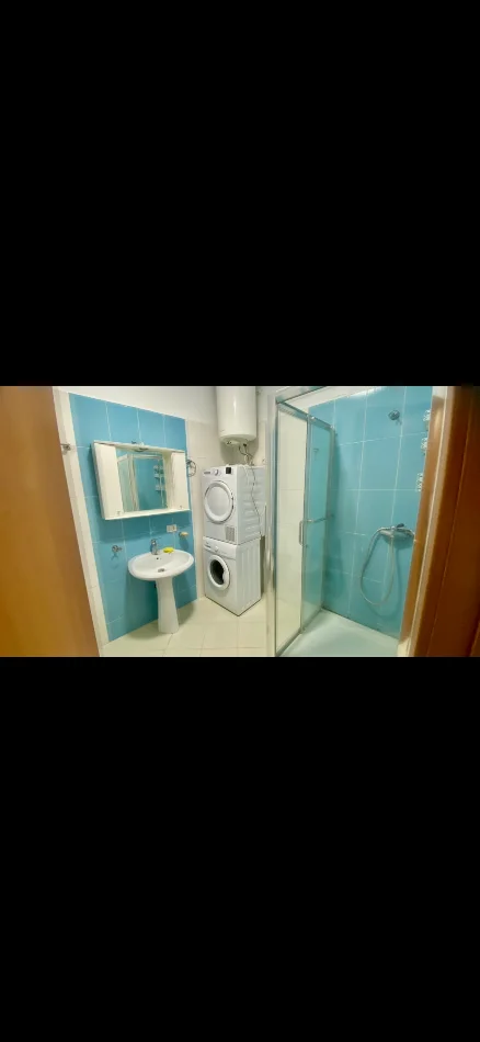 Tirane, jepet me qera apartament 1+1 Kati 7, 550 € (Rruga Gjeneral Rrahman Parllaku)