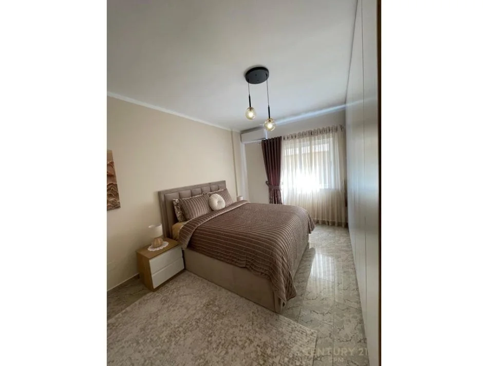 Tirane, jepet me qera 2+1 Kati 3, 98 m² 1.100 € 