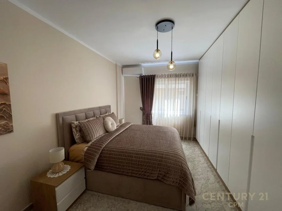 Tirane, jepet me qera 2+1 Kati 3, 98 m² 1.100 € 