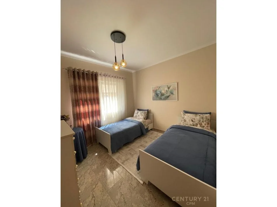 Tirane, jepet me qera 2+1 Kati 3, 98 m² 1.100 € 