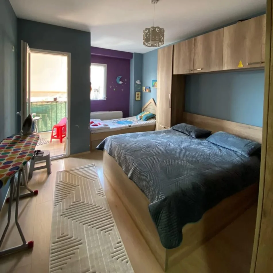 Tirane, shes apartament 1+1+Ballkon Kati 2, 76 m² 165.000 € (Ali demi)