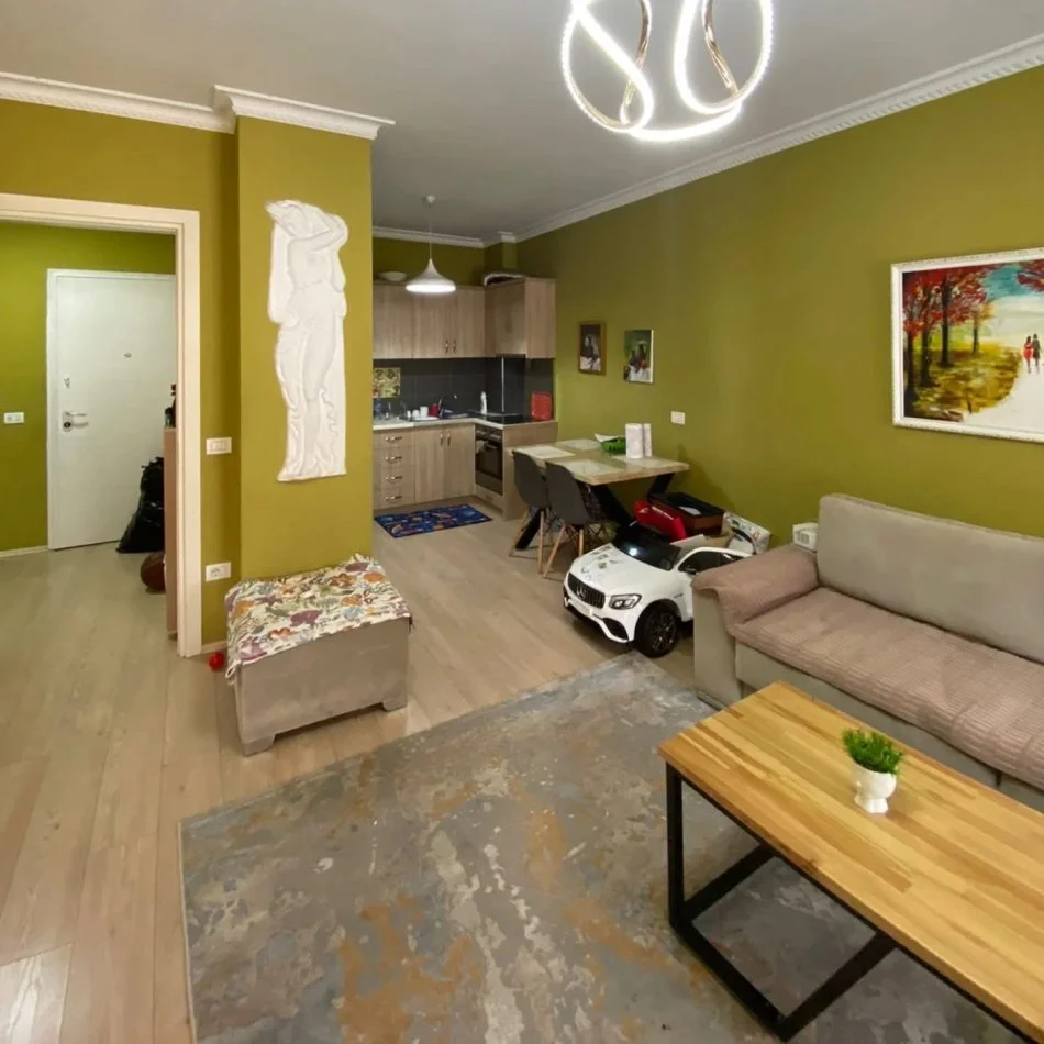 Tirane, shes apartament 1+1+Ballkon Kati 2, 76 m² 165.000 € (Ali demi)