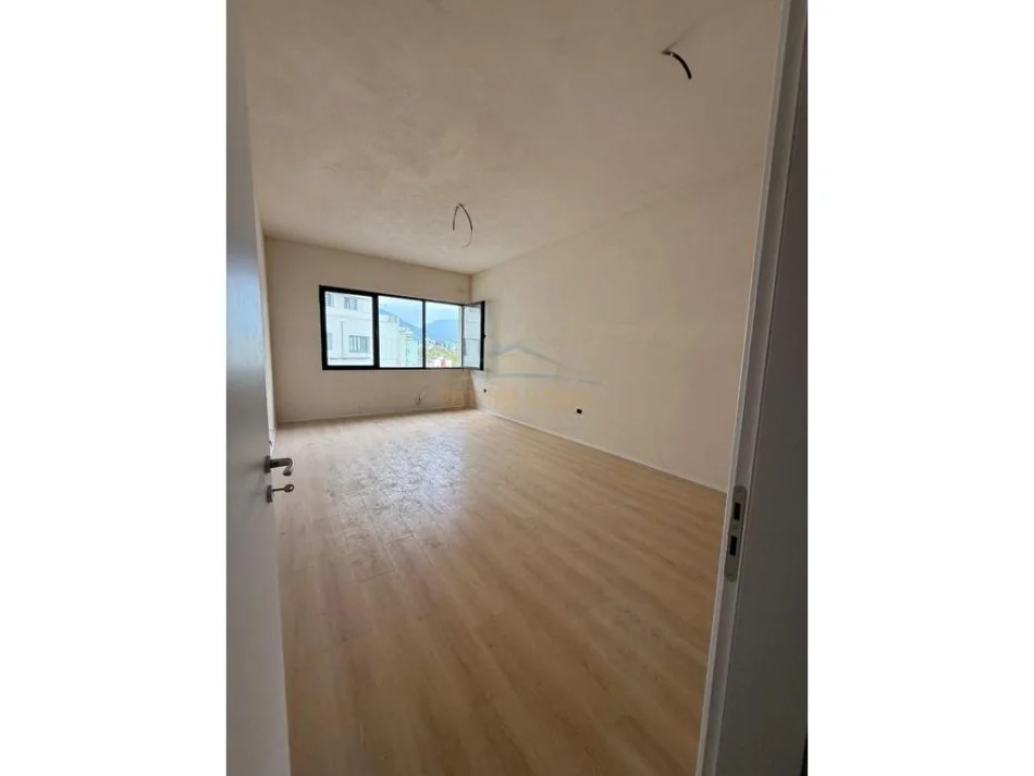 Tirane, shitet apartament 2+1+Ballkon Kati 5, 121 m² 275.000 € (Spring Residence)