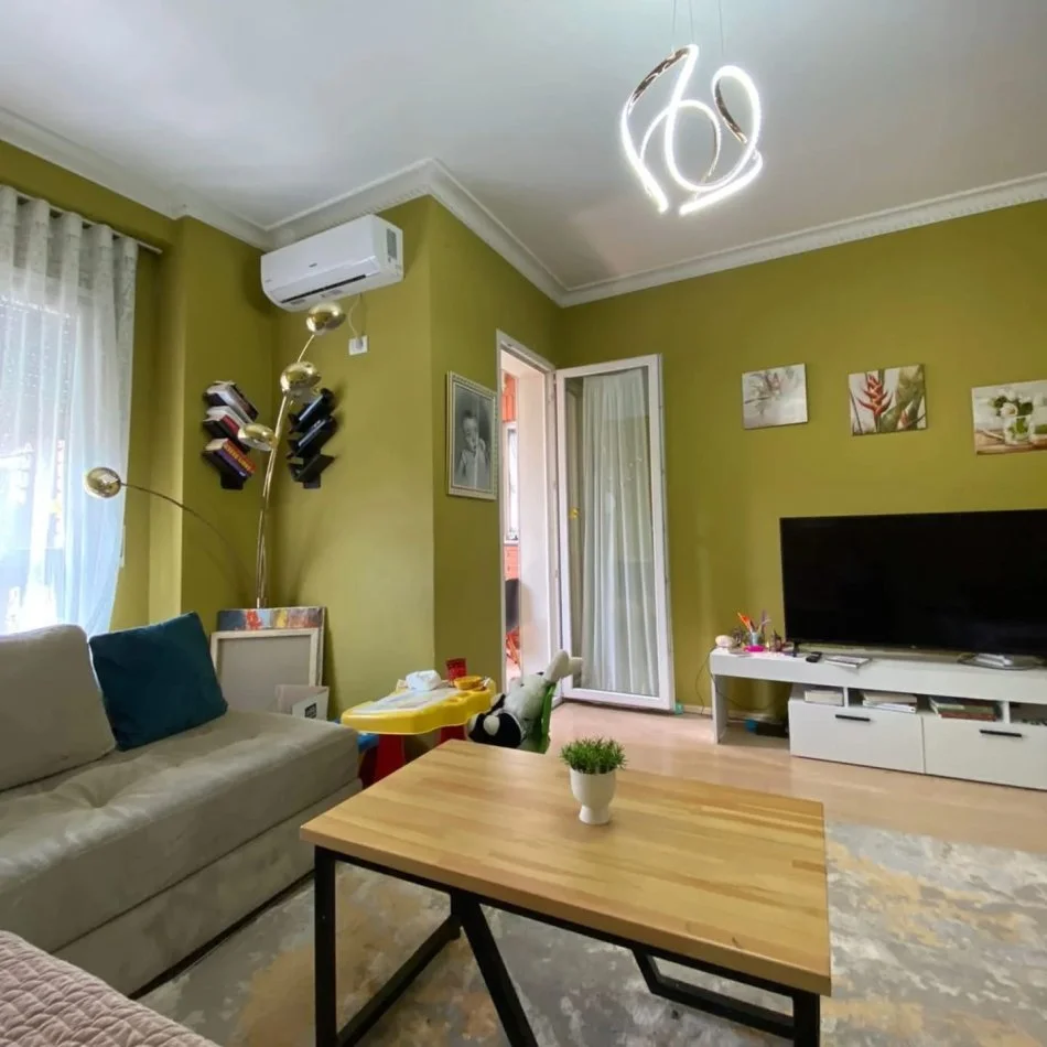 Tirane, shes apartament 1+1+Ballkon Kati 2, 76 m² 165.000 € (Ali demi)