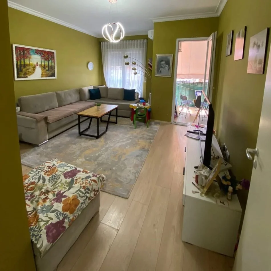 Tirane, shes apartament 1+1+Ballkon Kati 2, 76 m² 165.000 € (Ali demi)