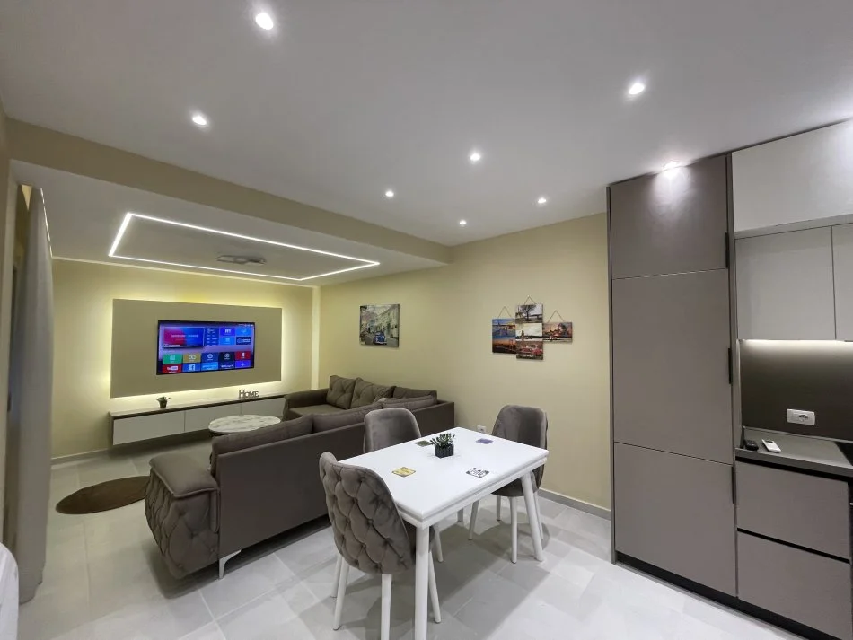 Tirane, jepet me qera apartament 1+1+Ballkon Kati 2, 65 m² 600 € 