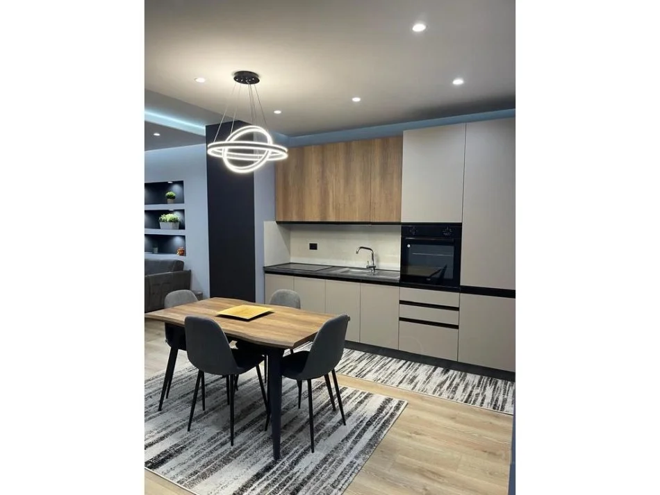 Tirane, jepet me qera apartament 2+1 Kati 7, 110 m² 600 € 