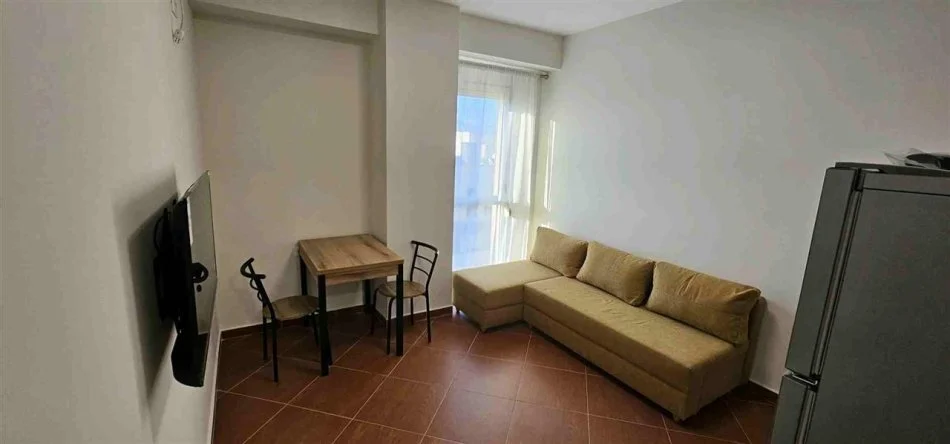 Tirane, jepet me qera apartament 1+1 Kati 8, 55 m² 520 € (Usluga , Stacioni Trenit)