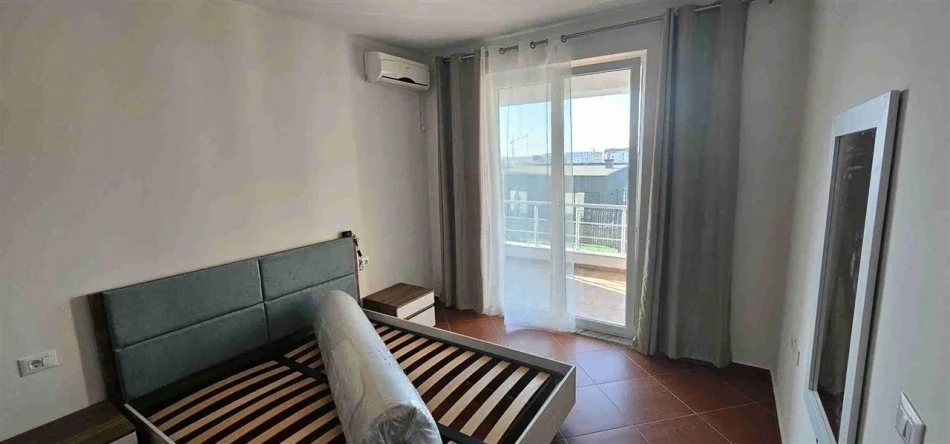 Tirane, jepet me qera apartament 1+1 Kati 8, 55 m² 520 € (Usluga , Stacioni Trenit)