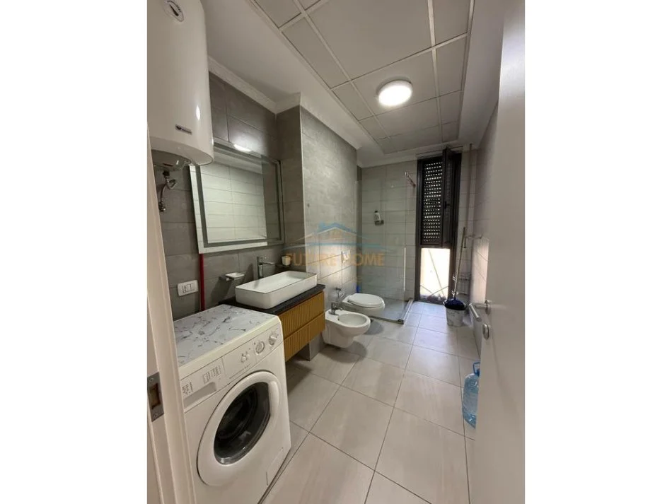 Tirane, jepet me qera apartament 2+1+Ballkon Kati 6, 94 m² 700 € (Fiori Di bosko)