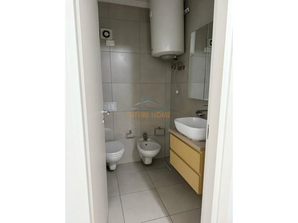 Tirane, jepet me qera apartament 2+1+Ballkon Kati 6, 94 m² 700 € (Fiori Di bosko)