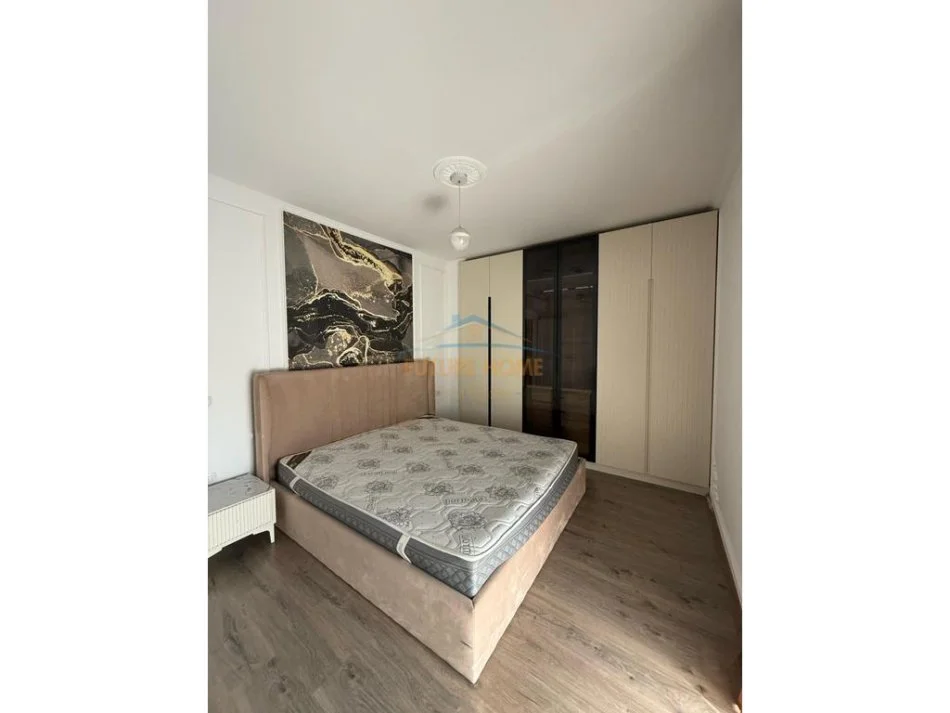 Tirane, jepet me qera apartament 2+1+Ballkon Kati 6, 94 m² 700 € (Fiori Di bosko)