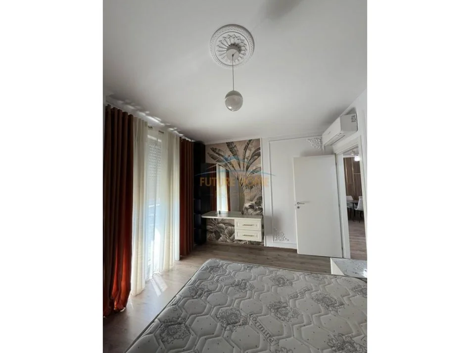 Tirane, jepet me qera apartament 2+1+Ballkon Kati 6, 94 m² 700 € (Fiori Di bosko)