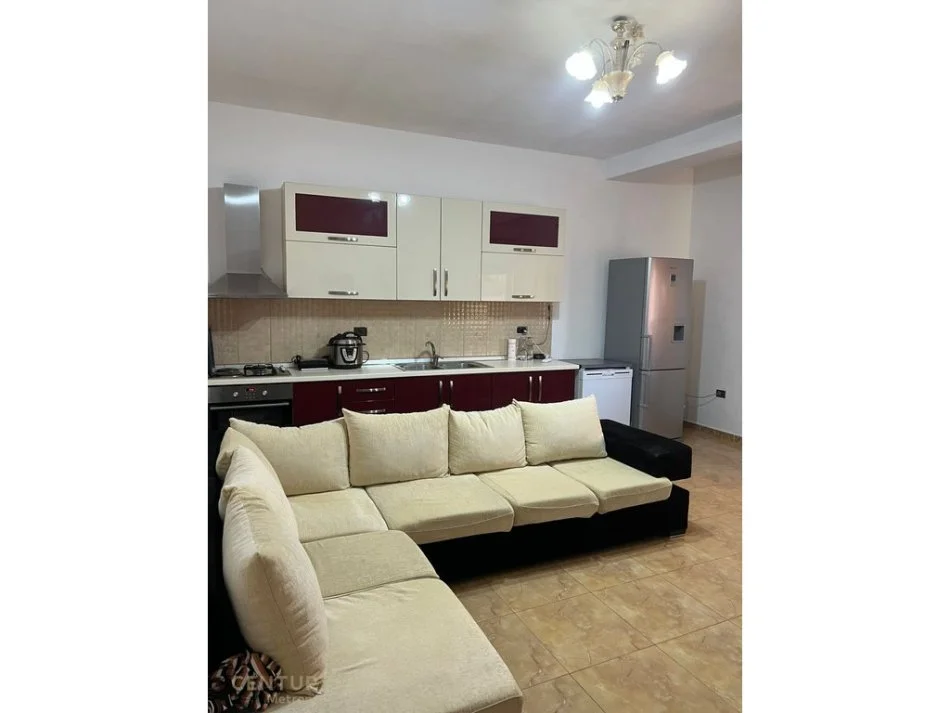 Tirane, jepet me qera apartament 1+1 Kati 3, 100 m² 550 € 