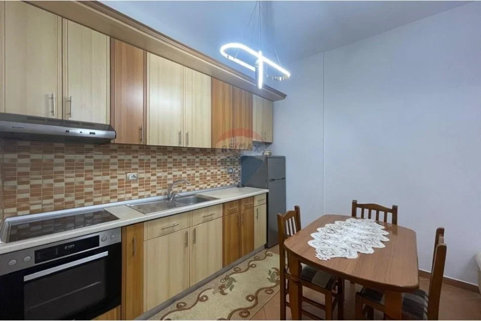 Tirane, jap me qera apartament 1+1 , 56 m² 470 € (Tek inxhinjeria e ndertimit rruga mic sokoli)