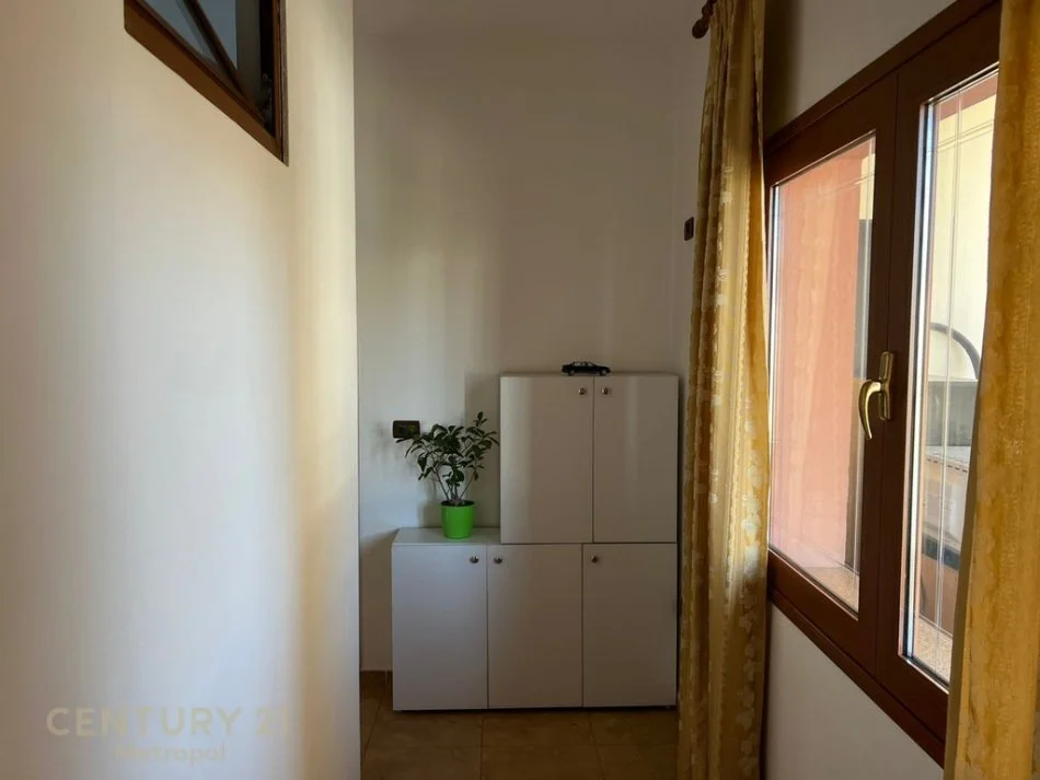 Tirane, jepet me qera apartament 1+1 Kati 3, 100 m² 550 € 