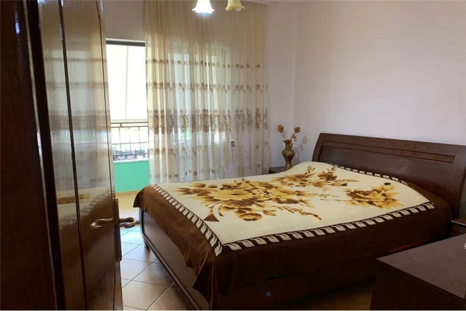 Tirane, jepet me qera apartament 2+1+Ballkon Kati 5, 97 m² 650 € (Qender)