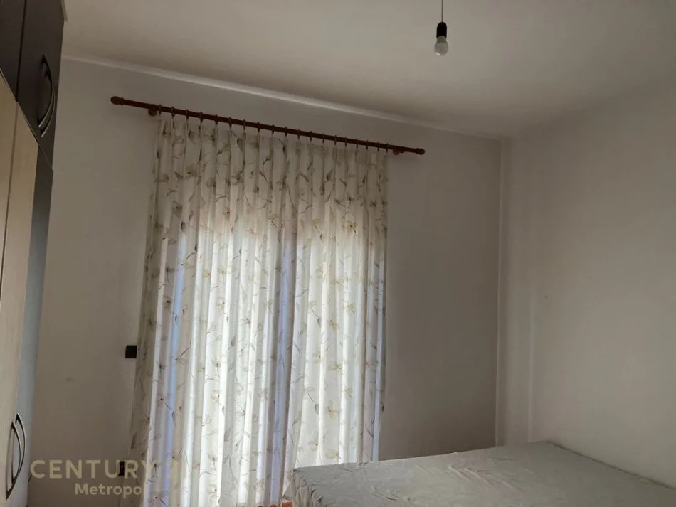 Tirane, jepet me qera apartament 1+1 Kati 3, 100 m² 550 € 