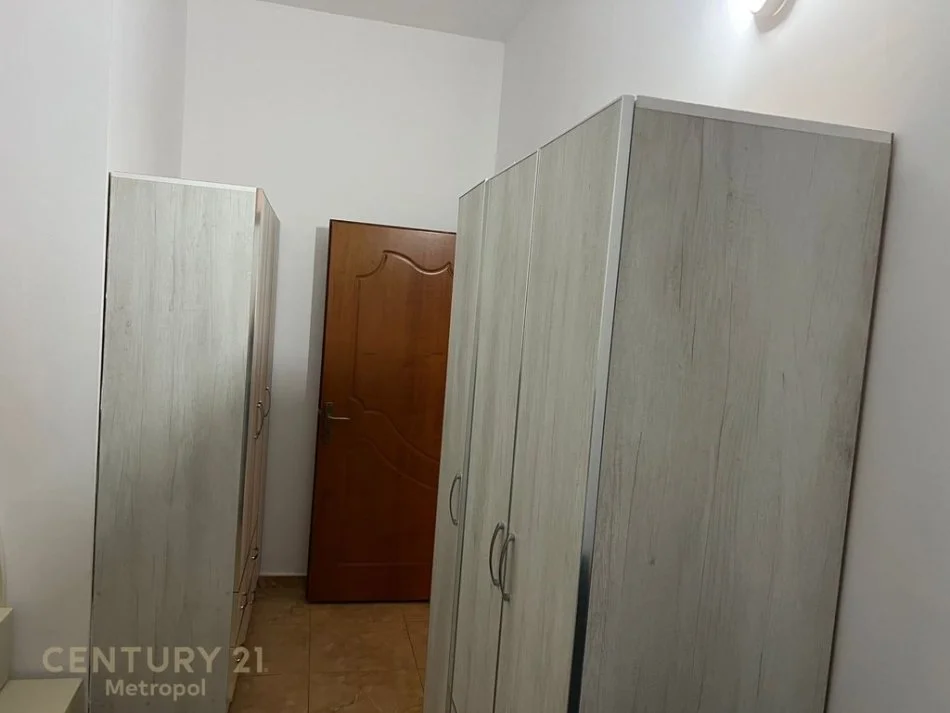 Tirane, jepet me qera apartament 1+1 Kati 3, 100 m² 550 € 