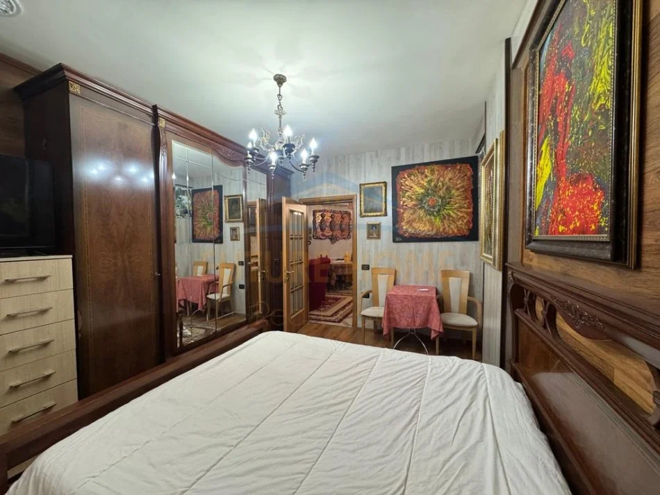 Tirane, jepet me qera apartament Kati 12, 75 m² 700 € 