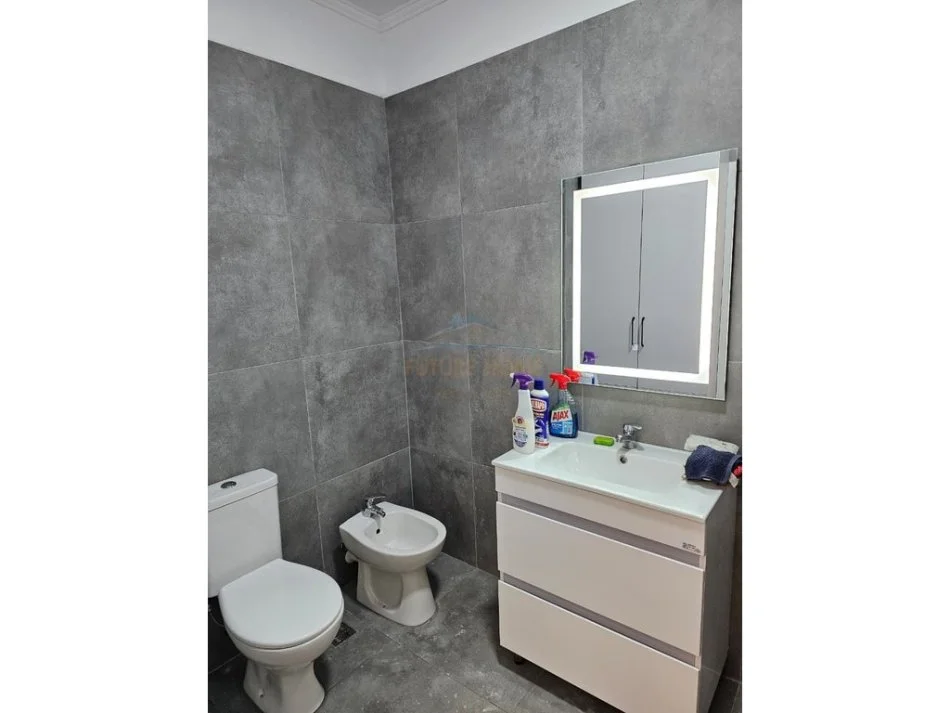 Tirane, shitet apartament Kati 1, 52 m² 150.000 €