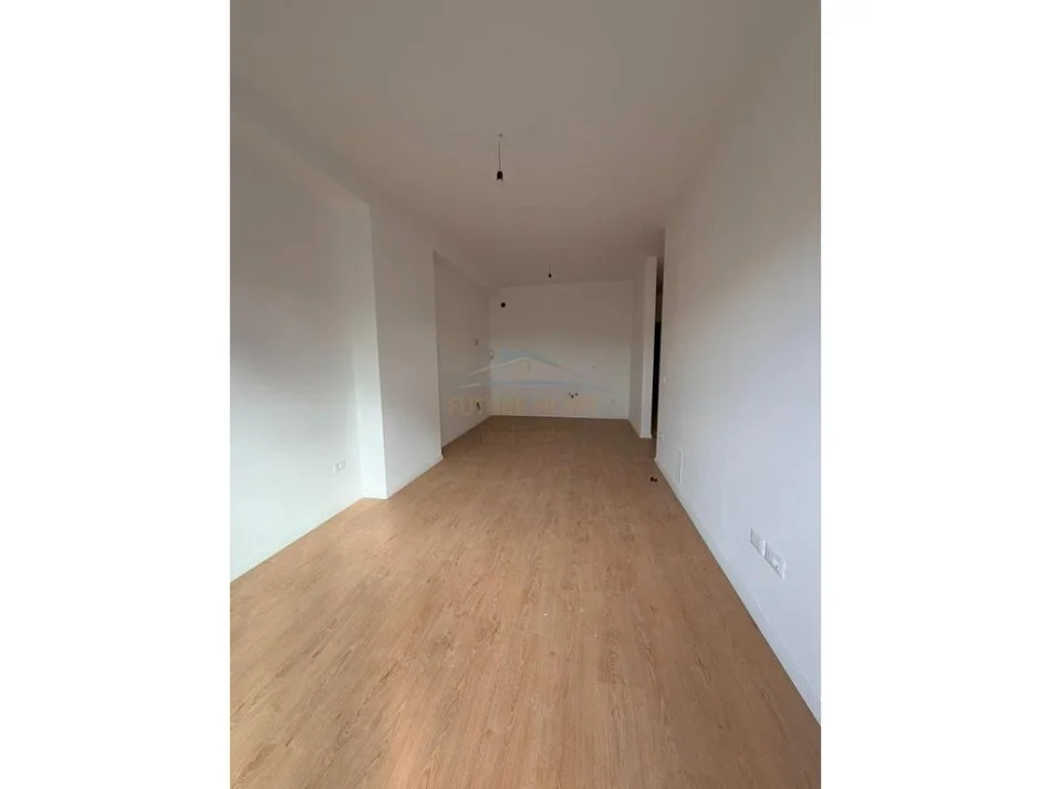 Tirane, jepet me qera apartament Kati 5, 79 m² 700 €