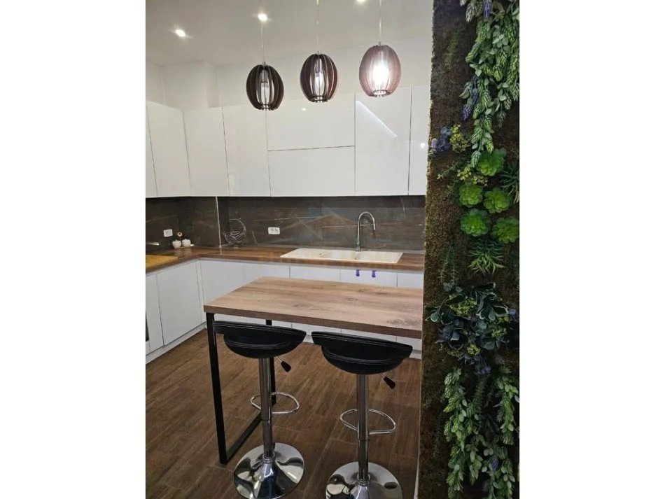 Tirane, jepet me qera apartament Kati 1, 110 m² 550 €