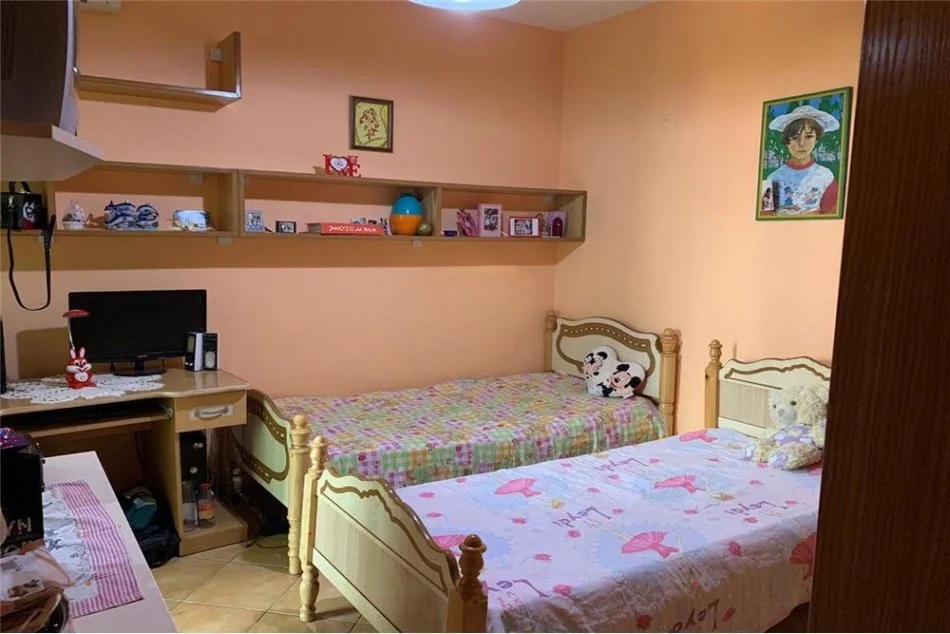 Tirane, jepet me qera apartament 2+1+Ballkon Kati 5, 97 m² 650 € (Qender)