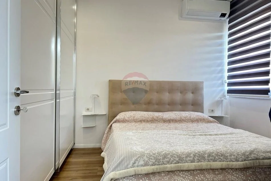 Tirane, jepet me qera apartament 1+1 , 64 m² 700 € (Ish tregu elektrik afer shkolles se baletit)
