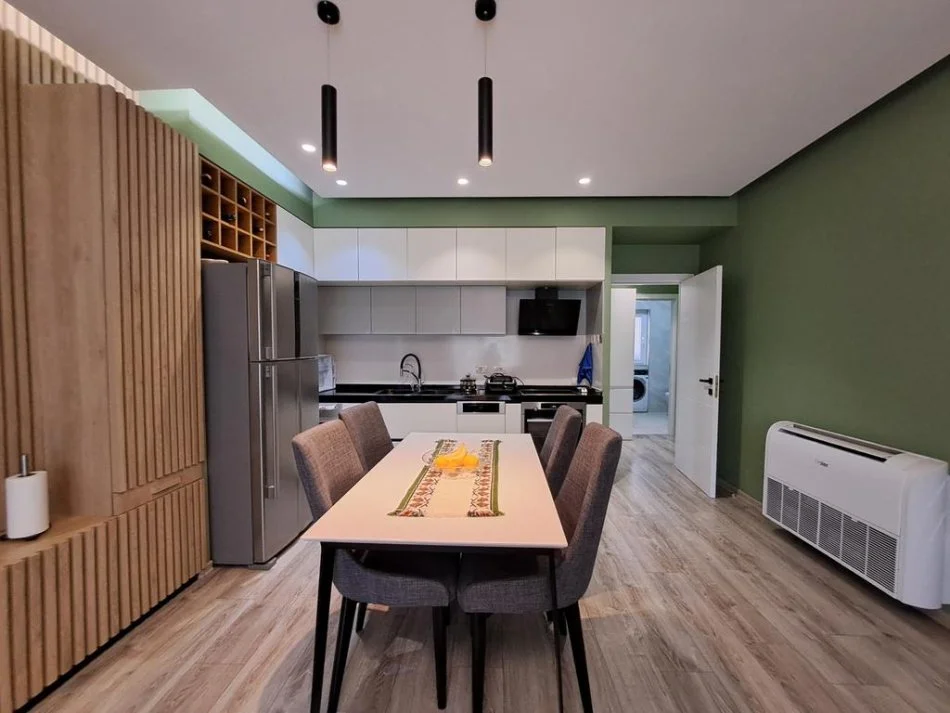 Tirane, jepet me qera apartament 3+1+Ballkon Kati 1, 125 m² (Selvia)