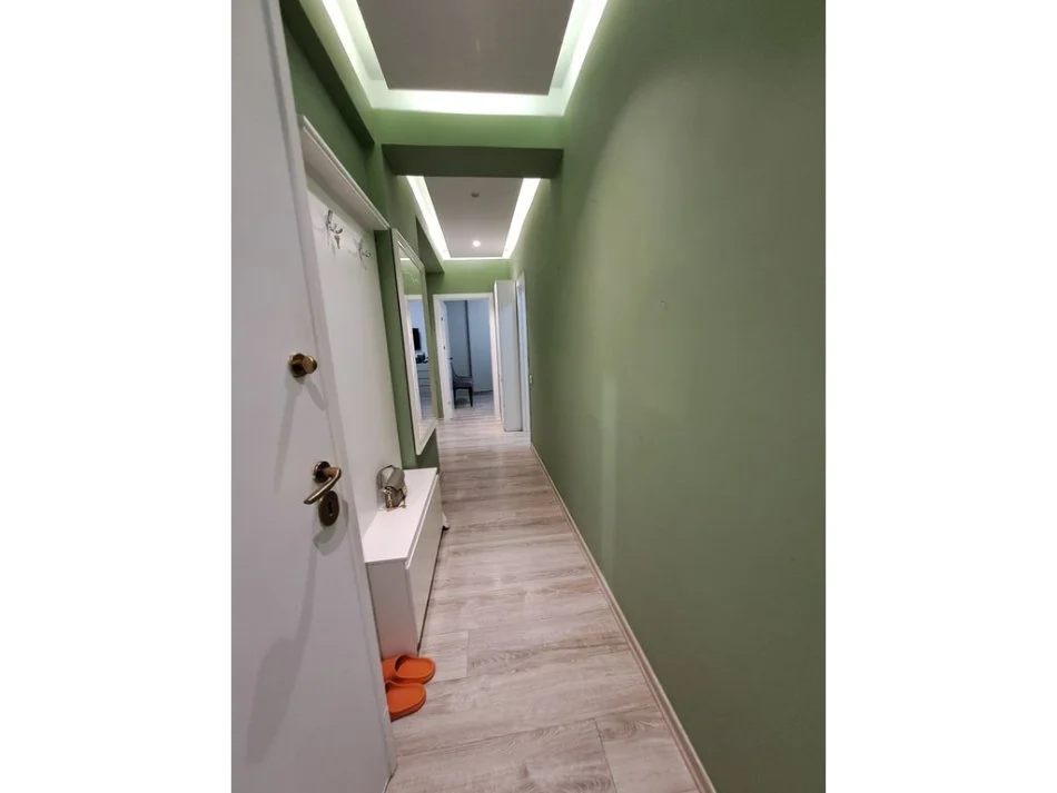 Tirane, jepet me qera apartament 3+1+Ballkon Kati 1, 125 m² (Selvia)