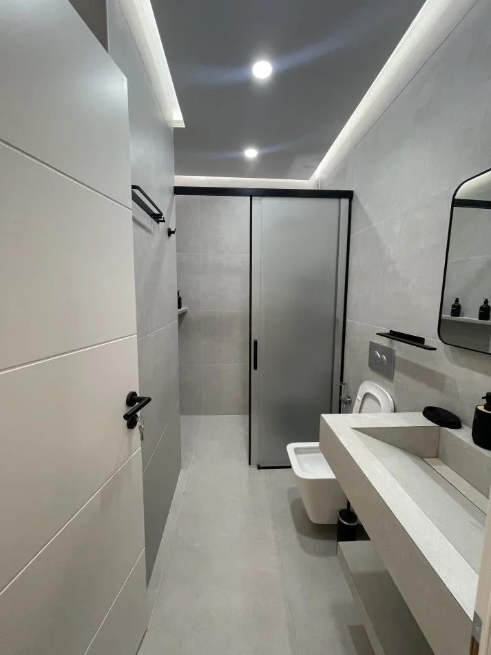 Tirane, jepet me qera apartament 1+1+Ballkon Kati 2, 76 m² 650 € 