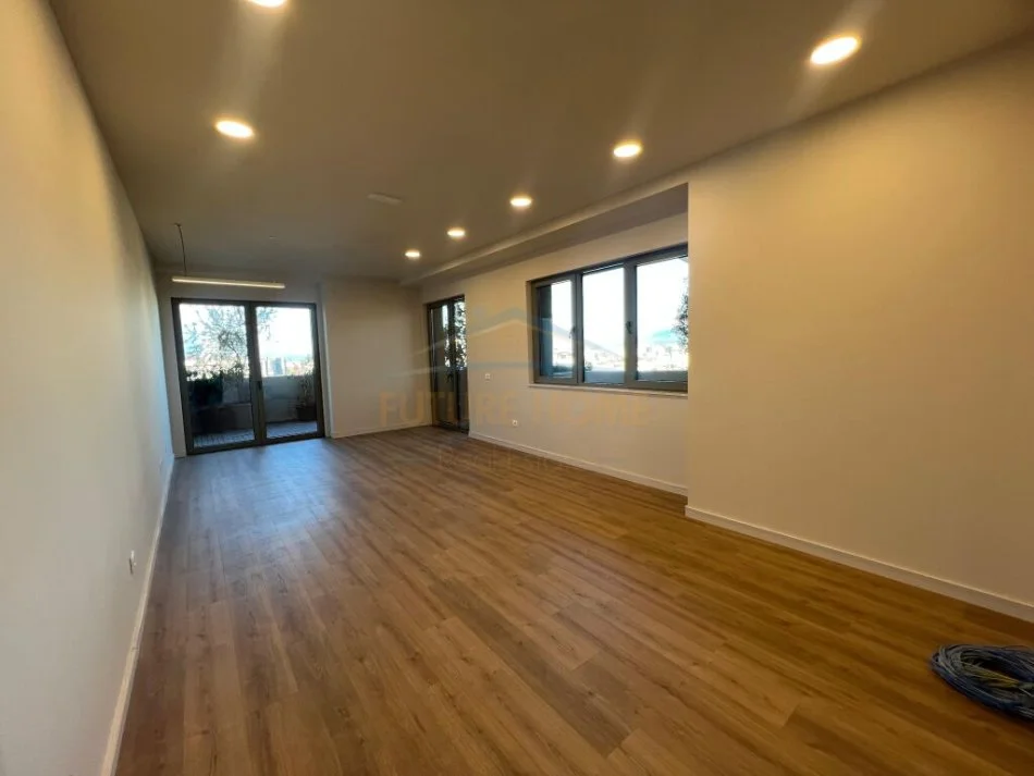Tirane, jepet me qera zyre Kati 10, 113 m² 1.750 € (Lion Park 1)
