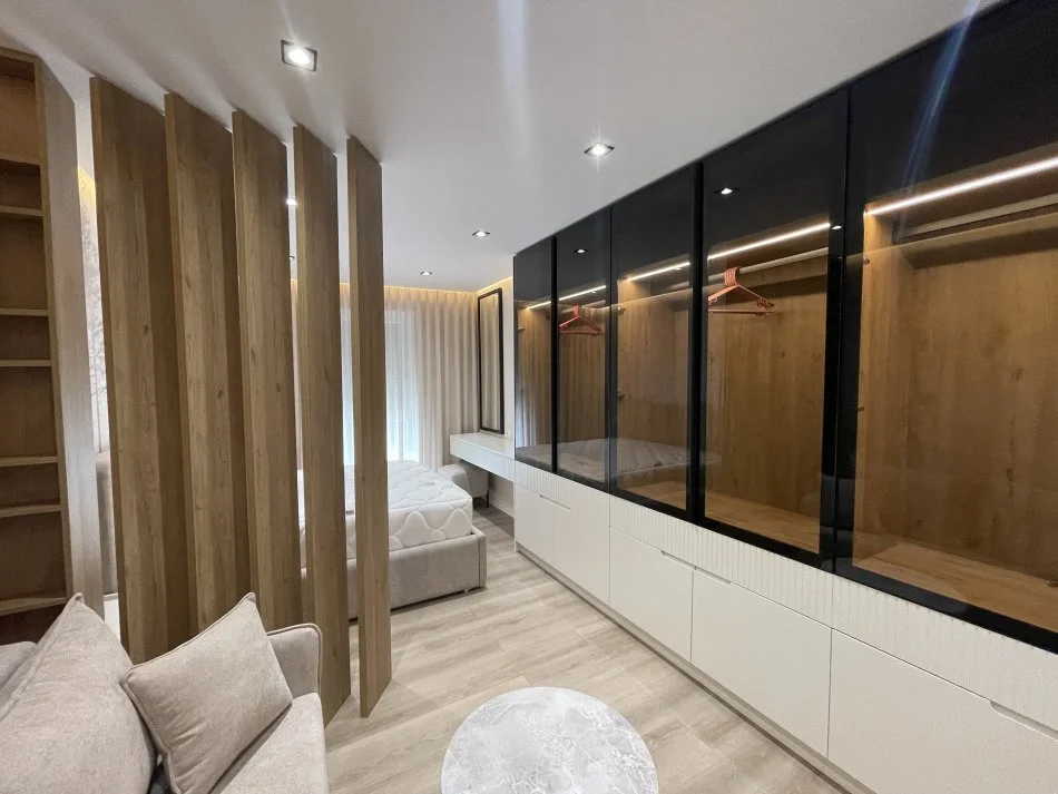 Tirane, jepet me qera apartament 1+1+Ballkon Kati 2, 76 m² 650 € 