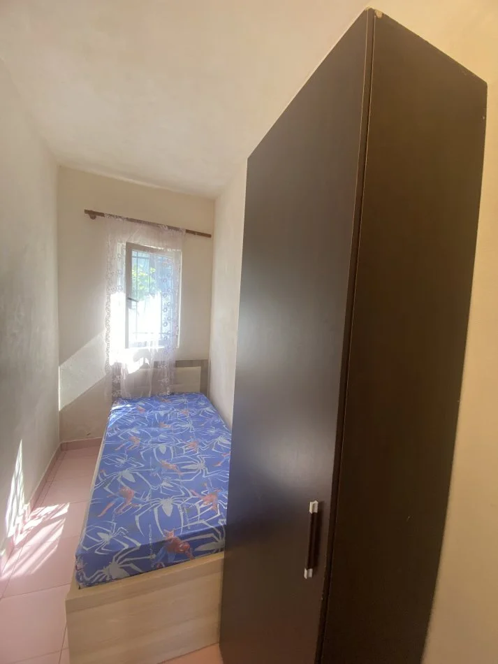 Tirane, jepet me qera shtepi 1+1 Kati 1, 70 m² 