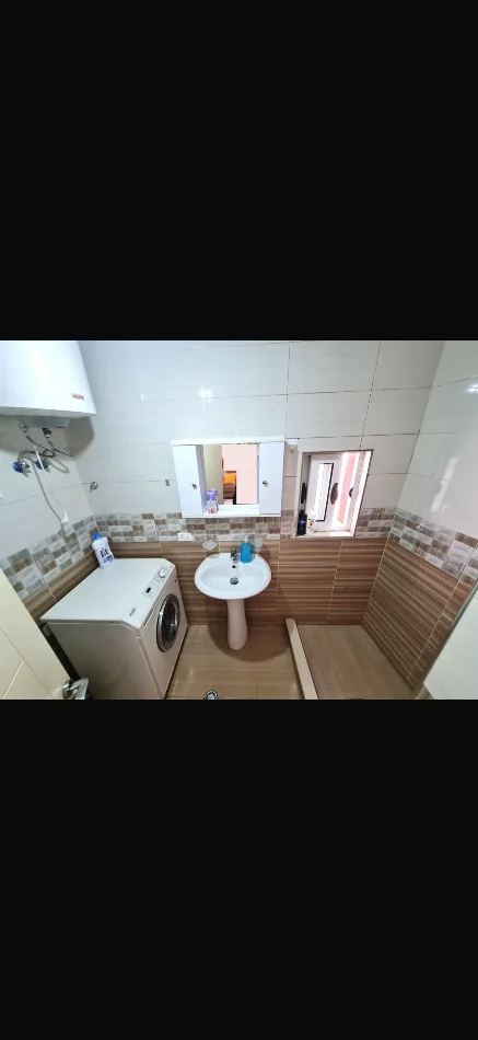 Tirane, jepet me qera apartament Kati 6, 40 m² 400 € (Rruga Selaudin Zorba, pas Spitalit Amerikan 3)