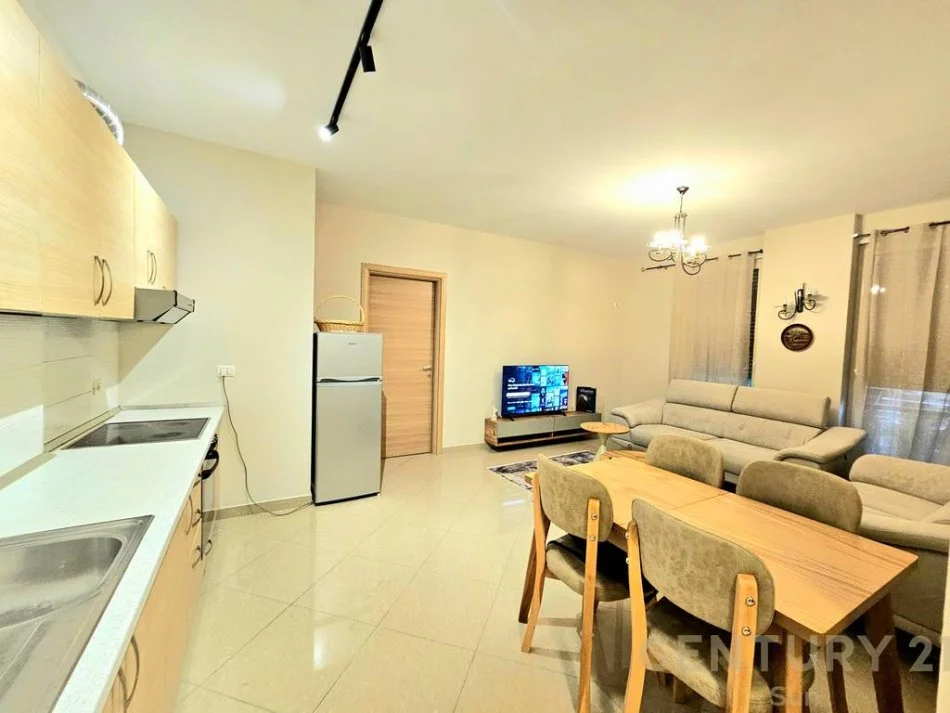 Tirane, jepet me qera apartament 2+1 Kati 2, 85 m² 650 € (Rruga Peti)