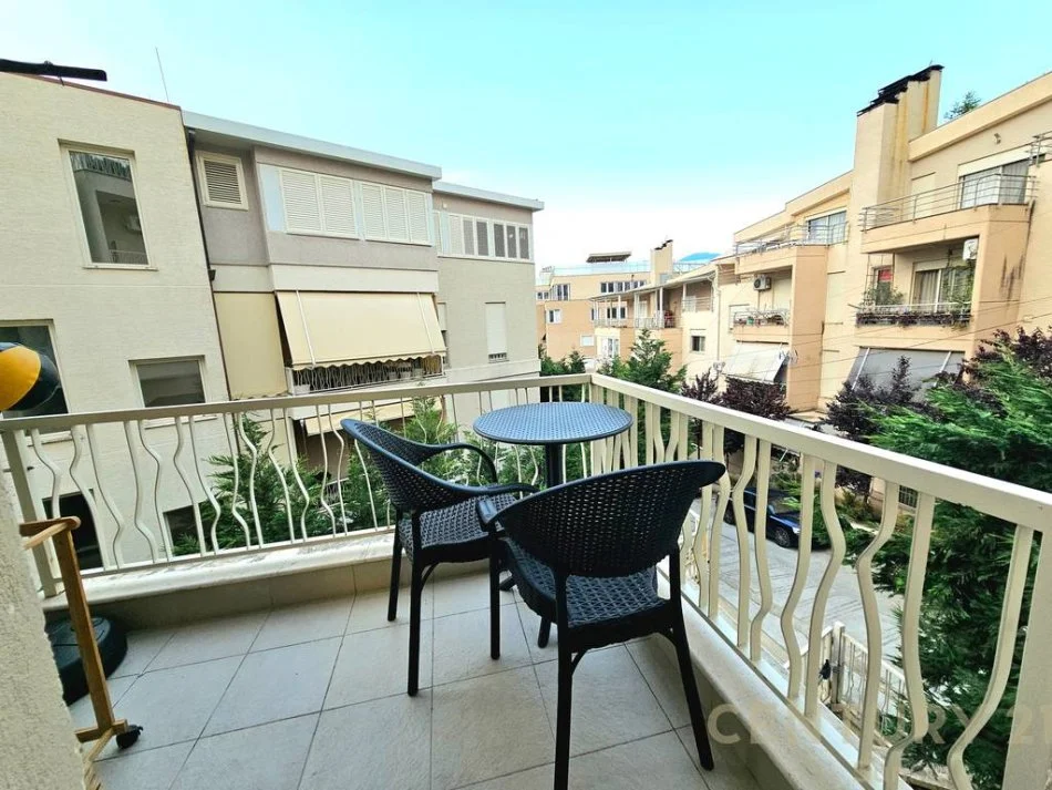 Tirane, jepet me qera apartament 2+1 Kati 2, 85 m² 650 € (Rruga Peti)