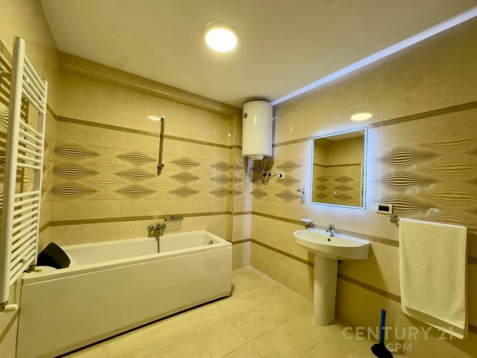 Tirane, jepet me qera apartament 3+1+Ballkon Kati 3, 160 m² 1.800 € 