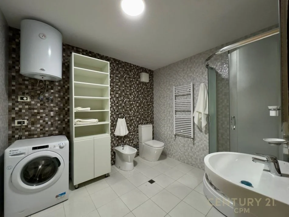 Tirane, jepet me qera apartament 3+1+Ballkon Kati 3, 160 m² 1.800 € 