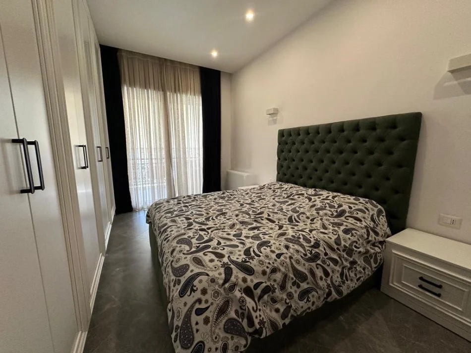 Tirane, jepet me qera apartament 2+1+Ballkon Kati 5, 114 m² 1.300 € 