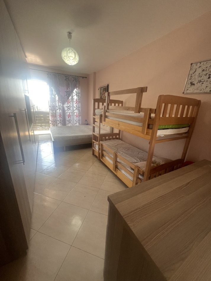 Tirane, shes apartament 1+1+Ballkon , 