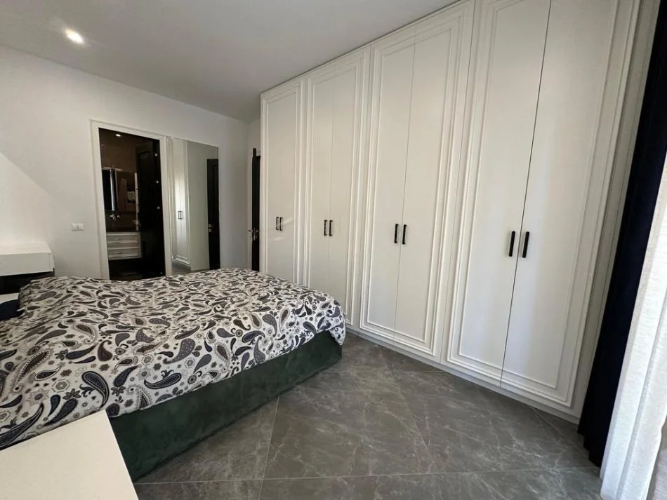 Tirane, jepet me qera apartament 2+1+Ballkon Kati 5, 114 m² 1.300 € 